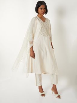 max - Women Off White Embroidered Kurta with Pant and Dupatta