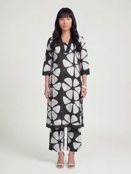 max - Women Black Printed Straight Kurta with Pant