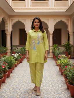 INDDUS - Green Floral Thread Embroiderd Kurta with Pant