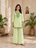 Green color option, Sold out, Currently selected
