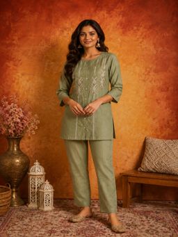BERRYLICIOUS - Women Green Hand Embroidered Kurti with Pant