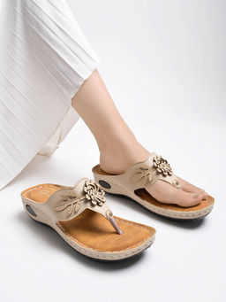 Shoetopia - Girls Cream Round Toe Flats