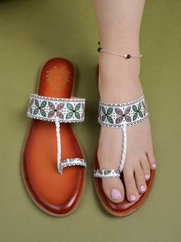 Shoetopia - Classy White Kolhapuri Flats for Girls