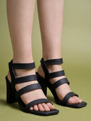 Black color option, Sold out, Currently selected