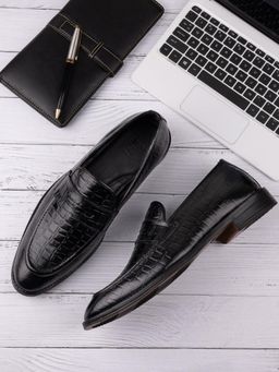 La Botte - Men Black Solid Loafers