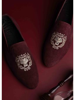 La Botte - Men Maroon Embroidered Loafers