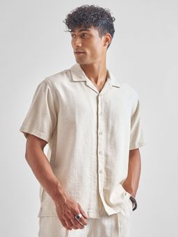 HIGHLANDER - Men Beige Dobby Solid Cuban Collar Relaxed Shirt