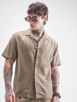 HIGHLANDER - Men Tan Dobby Solid Cuban Collar Relaxed Shirt