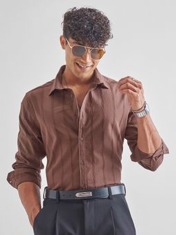 HIGHLANDER - Men Brown Dobby Textured Solid Slim Shirt