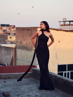 Contemponari - Black Sacre Solid Gown