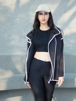 Contemponari - Womens The Solid Black Shrug