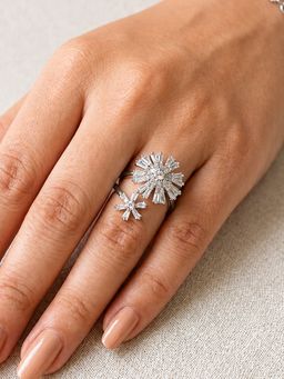 ARTKLIM - White Snowflake Daisy Revolving Flower Crystal Adjustable Anti-Tarnish Copper Ring