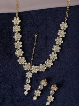 OOMPH - Gold Tone Kundan Sheeshpool Set Hair Chain, Maang Tikka With Drop Earrings