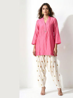 Basanti Kapde aur Koffee - Pink Floral Print Chanderi Kurta With Farshi Salwar