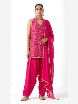 Basanti Kapde aur Koffee - Pink Chanderi Embroidered Kurta With Farshi Salwar And Dupatta