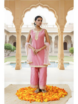 LABEL MAE - Noor Velvet Pink Kurta With Pant And Dupatta