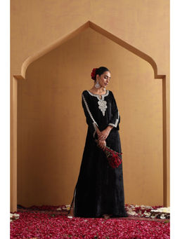 SUI KALA - Taj Embroidered Black Kaftan