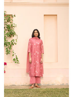 Vaayu - Hibiscus Embroidered Pink Kurta With Pant And Dupatta