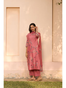 Vaayu - Hibiscus Applique Pink Kurta With Pant And Dupatta
