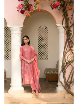 Vaayu - Hibiscus Floral Pink Kurta With Pant And Dupatta