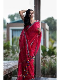 Ethnic Elements - Women Red Mul Cotton Saree Without Blouse
