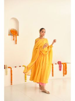 KAVANA - Women Embroidered Yellow Sunehri Chanderi Dupatta