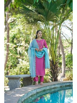 HOUSE OF MIRA - Owais Embroidered Kurta Pant and Dupatta (Set of 3)