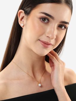 Carlton London - 18Kt Gold Pleated Circular Pearl Stud and Necklace Set