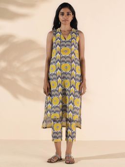 trueBrowns - Multi-Color Cotton Ikat Sleeveless Co-Ord (Set of 2)