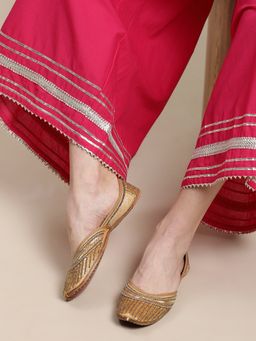 GLAM STORY - Handcrafted Gold-toned Beaded Punjabi Jutti