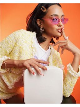 VIAJECITO - Women White With Tan Solid Strap Sling Bag (XL)