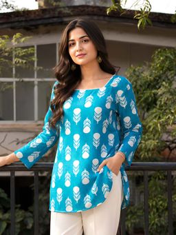 KAFTANIZE - Women Blue Floral Block Printed Kurti