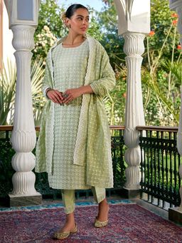 Women Plus - Women Green Embroidered Thread Work Kurta with Pant and Dupatta