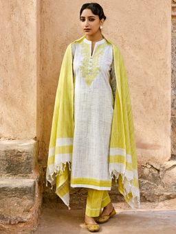 Women Plus - Women Off White Printed Embroidered Kurta with Pant and Dupatta