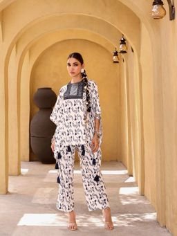 Qissa - Women Off White Printed Embroidered Co-Ord Set