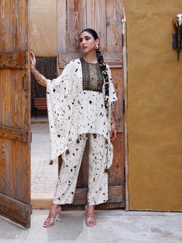 Qissa - Women Off White Abstract Embroidered Co-Ord Set