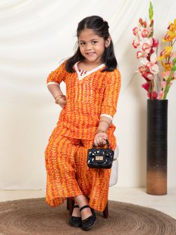 Bugandbees - Leaf Print Kurti And Palazzos With Inner Top
