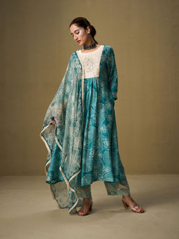 Sukruti Design - Women Green Muslin Silk Printed Kurta with Pant and Dupatta (Set of 3)