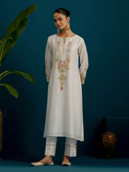 Anantaa by Roohi Trehan - Off White Round Neck Long Yoke Kurta