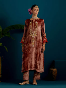 Anantaa by Roohi Trehan - Dull Brown Velvet Round Neck Kurta with Pant (Set of 2)