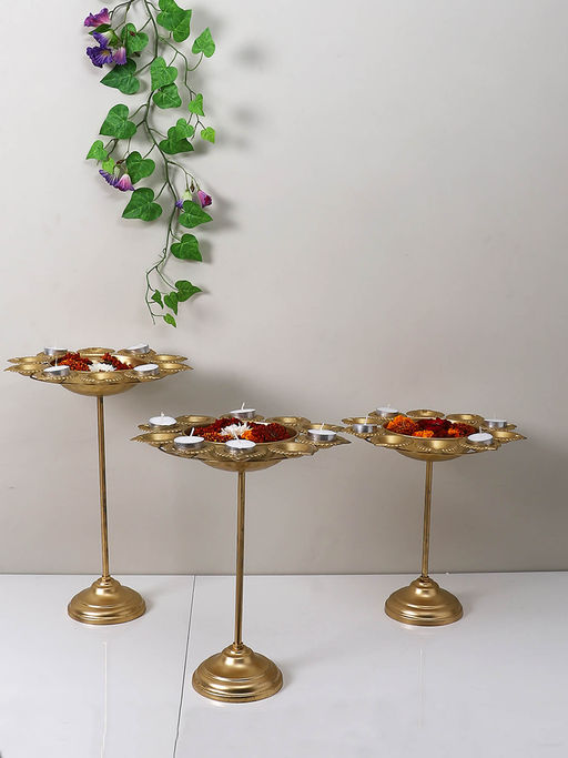 AAPNO RAJASTHAN Set Of 3 Golden Petals Design Urli Diya Stand