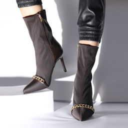 MYRA - Chain Boot Coffee