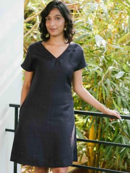 Creatures of Habit - Linen V Neck Shift Dress- Carbon Black