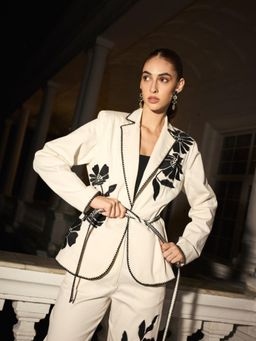 Style Island - White Bianca Embroidered Blazer With Belt