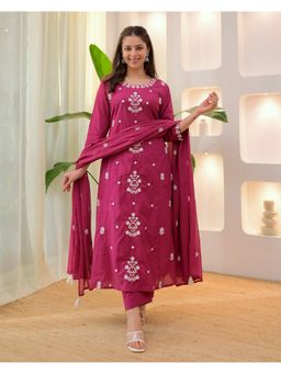 FAST FASHIONS - Women Pink Chanderi Silk Embroidered Kurta with Pant and Dupatta