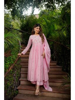 FAST FASHIONS - Women Pink Chanderi Silk Embroidered Kurta with Pant and Dupatta
