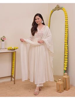 FAST FASHIONS - Women Cream Chanderi Silk Embroidered Kurta with Pant and Dupatta