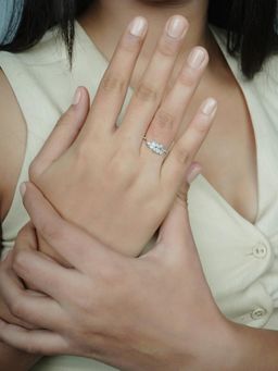 Silberry - 925 Sterling Silver White Leaflet Ring