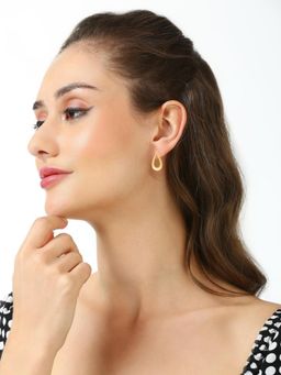 OOMPH - Gold Tone Small Heart Stud Earrings