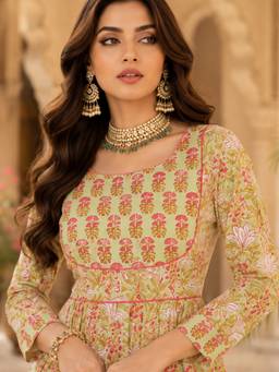 INDO STREET - Women's Pure Cotton Floral Green Kurti And Sharara